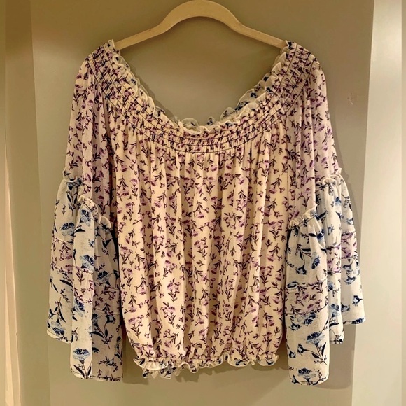 Tops - Clearance***Free People flowy floral top. NWOT. Smokeless home.